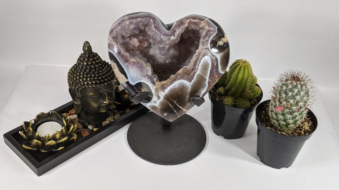 Amethyst Geode Sculpture Hart with Iron based